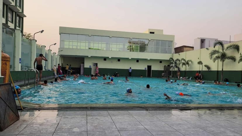 Expert Swimming Classes at Green Valley International
